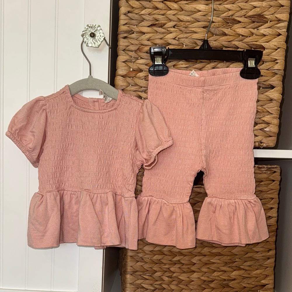 Like new! Kate Quinn Smocked Pink Ruffle Two-Piece Set - Top & pants 3-6 months